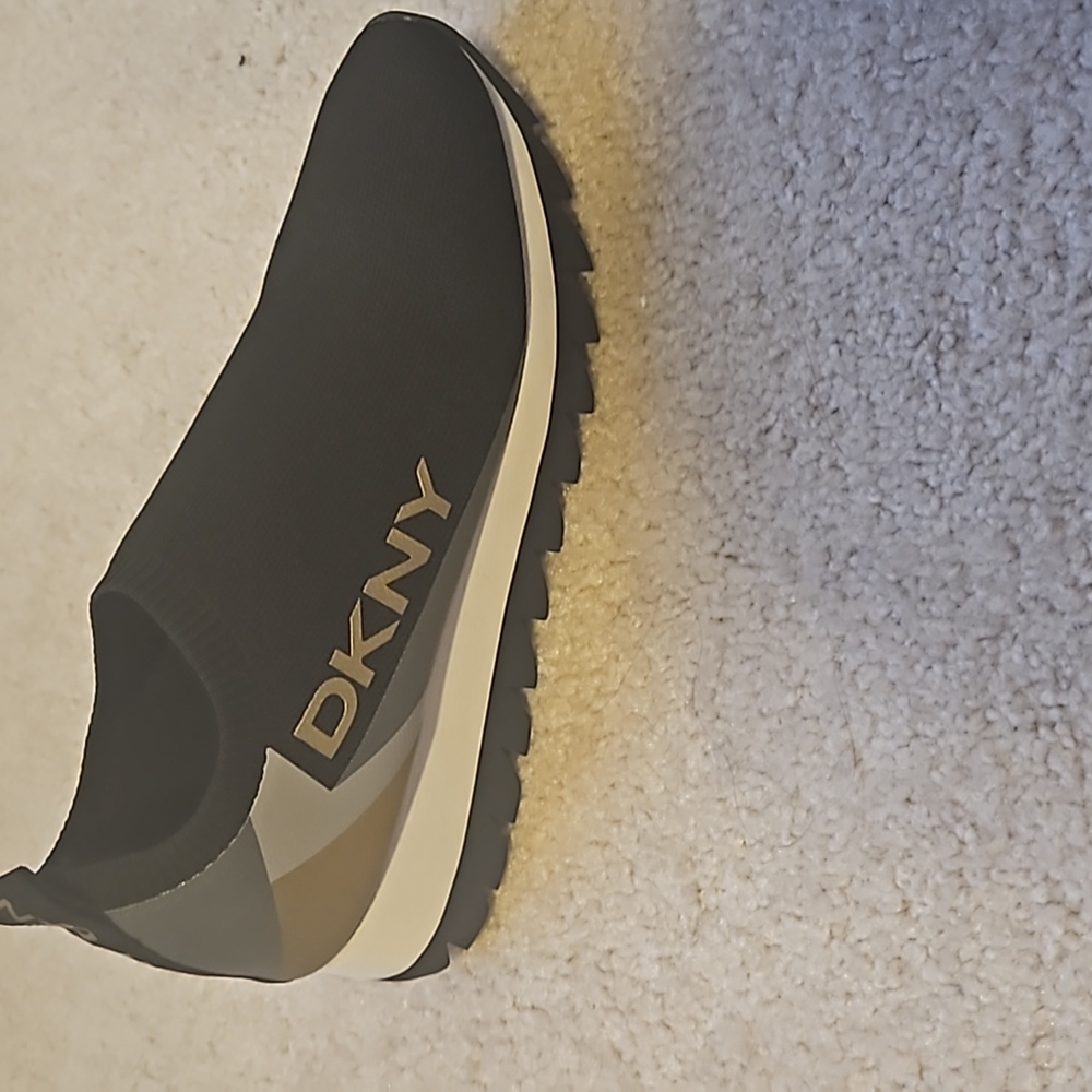 🛑DKNY Sneakers
